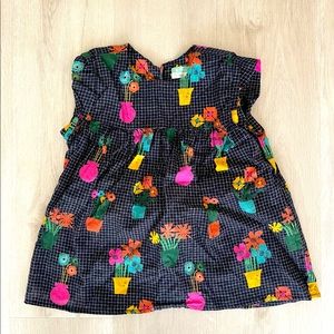 Fabula, size 8, top, button neck close